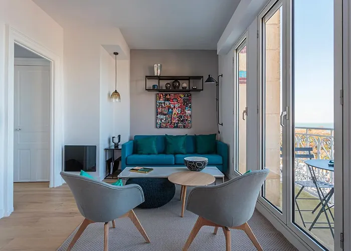 Altaya With Balcony And Sea View In * Biarritz