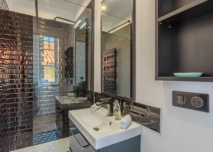 Altaya With Balcony And Sea View In * Biarritz