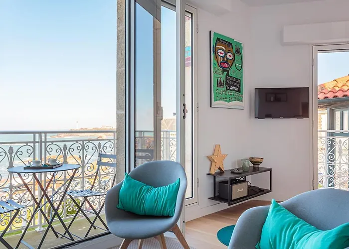 Altaya With Balcony And Sea View In Apartment Biarritz