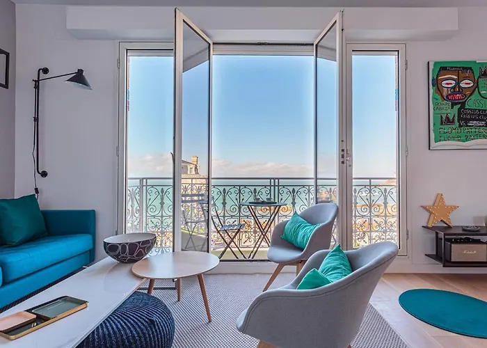 Altaya With Balcony And Sea View In Apartment Biarritz