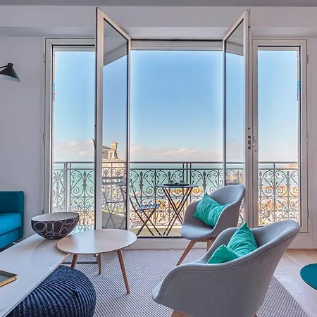 Altaya With Balcony And Sea View In Apartment Biarritz